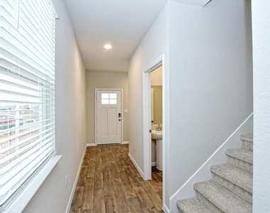 610 Roaring Fork Ln - Photo Thumbnail 11