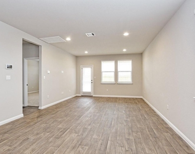610 Roaring Fork Ln - Photo Thumbnail 13