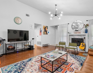 512 Edwards Dr - Photo Thumbnail 6