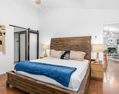 512 Edwards Dr - Photo Thumbnail 16