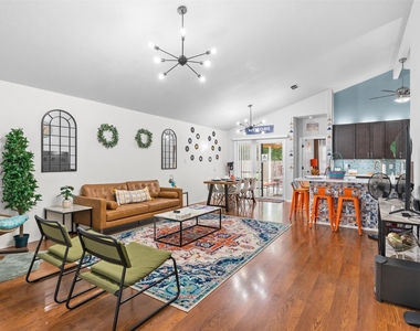 512 Edwards Dr - Photo Thumbnail 3