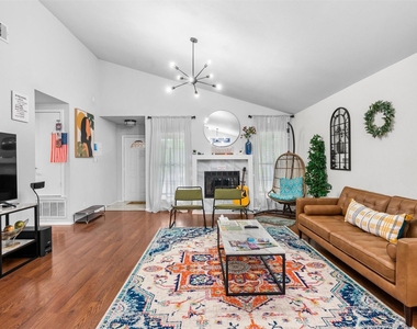 512 Edwards Dr - Photo Thumbnail 4