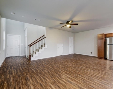 906 Quartz Ct - Photo Thumbnail 5