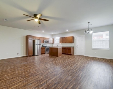 906 Quartz Ct - Photo Thumbnail 1