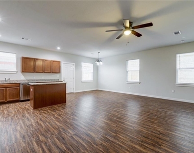 906 Quartz Ct - Photo Thumbnail 2