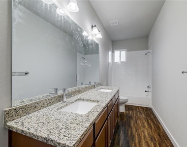 906 Quartz Ct - Photo Thumbnail 10