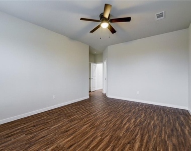 906 Quartz Ct - Photo Thumbnail 7