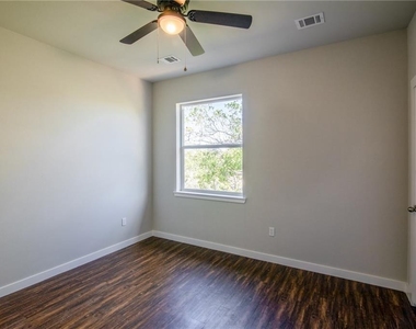 906 Quartz Ct - Photo Thumbnail 13