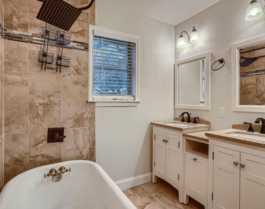 210 College St - Photo Thumbnail 18