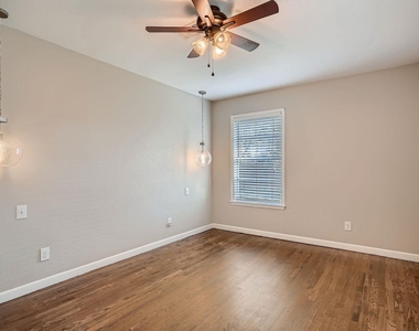 210 College St - Photo Thumbnail 11
