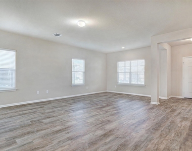 3207 Tilmon Ln - Photo Thumbnail 10