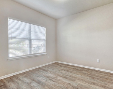 3207 Tilmon Ln - Photo Thumbnail 5