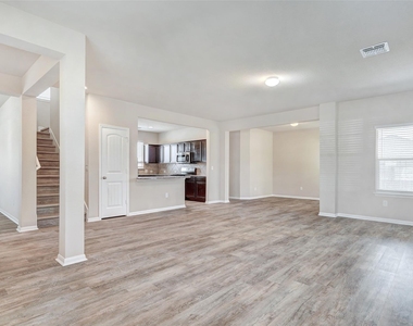 3207 Tilmon Ln - Photo Thumbnail 8