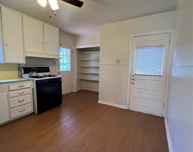 1007 E 38th St - Photo Thumbnail 5