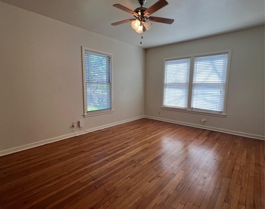 1007 E 38th St - Photo Thumbnail 12