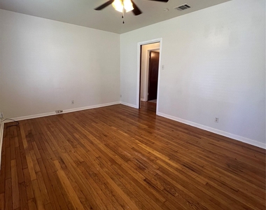 1007 E 38th St - Photo Thumbnail 3