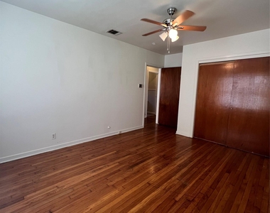1007 E 38th St - Photo Thumbnail 14