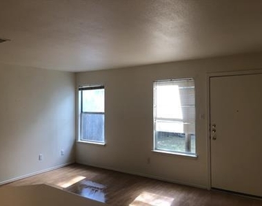 9709 Sugar Hill Dr - Photo Thumbnail 11