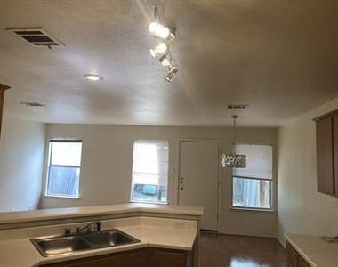 9709 Sugar Hill Dr - Photo Thumbnail 13