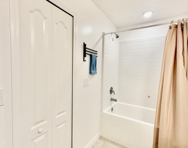 3284 Penny Cove Lane - Photo Thumbnail 18