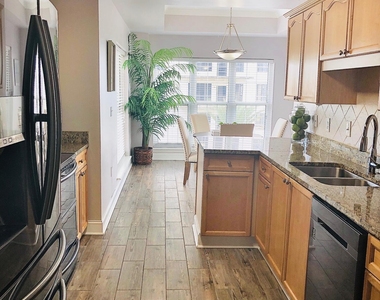 400 E Bay Street - Photo Thumbnail 8