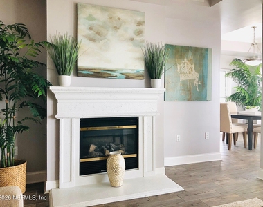 400 E Bay Street - Photo Thumbnail 5