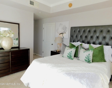 400 E Bay Street - Photo Thumbnail 9
