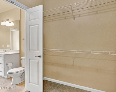 8539 Gate Parkway - Photo Thumbnail 11