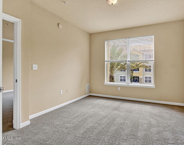 8539 Gate Parkway - Photo Thumbnail 4