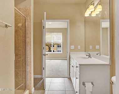 8539 Gate Parkway - Photo Thumbnail 9