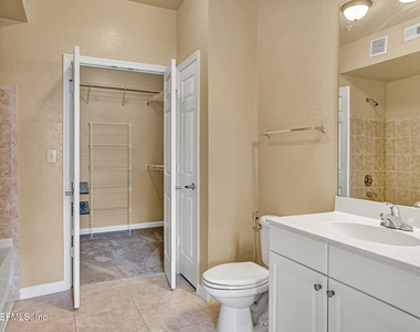 8539 Gate Parkway - Photo Thumbnail 16