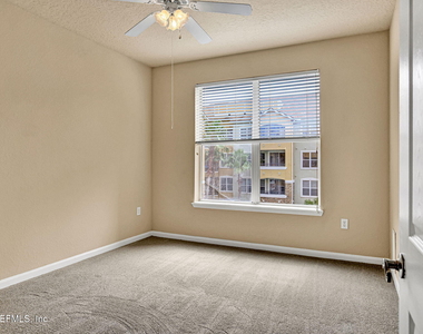 8539 Gate Parkway - Photo Thumbnail 3