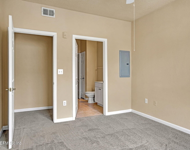 8539 Gate Parkway - Photo Thumbnail 13