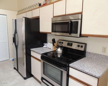 8055 Creedmoor Drive - Photo Thumbnail 3