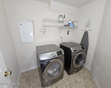 2573 Cold Creek Boulevard - Photo Thumbnail 10