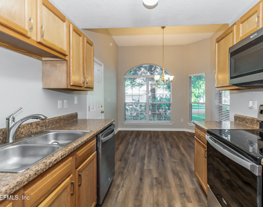 6401 Sarahs View Court - Photo Thumbnail 5