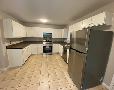 130 River Pointe Court Sw - Photo Thumbnail 10