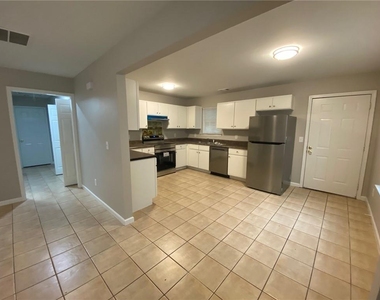 130 River Pointe Court Sw - Photo Thumbnail 8