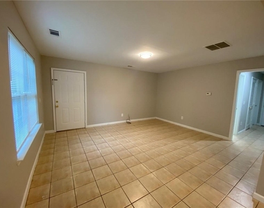 130 River Pointe Court Sw - Photo Thumbnail 4
