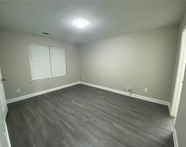 130 River Pointe Court Sw - Photo Thumbnail 13