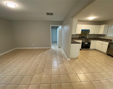 130 River Pointe Court Sw - Photo Thumbnail 7
