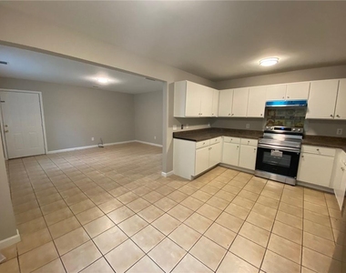 130 River Pointe Court Sw - Photo Thumbnail 9