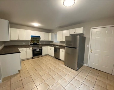 130 River Pointe Court Sw - Photo Thumbnail 11