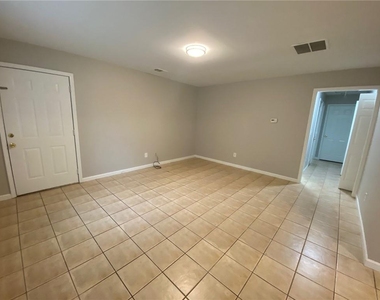 130 River Pointe Court Sw - Photo Thumbnail 3