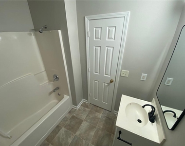 130 River Pointe Court Sw - Photo Thumbnail 16