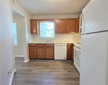 232 Hampton Drive - Photo Thumbnail 11