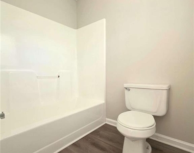 232 Hampton Drive - Photo Thumbnail 18