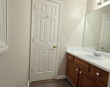 232 Hampton Drive - Photo Thumbnail 17