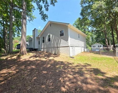 232 Hampton Drive - Photo Thumbnail 6