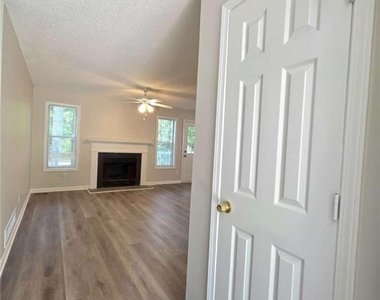 232 Hampton Drive - Photo Thumbnail 7